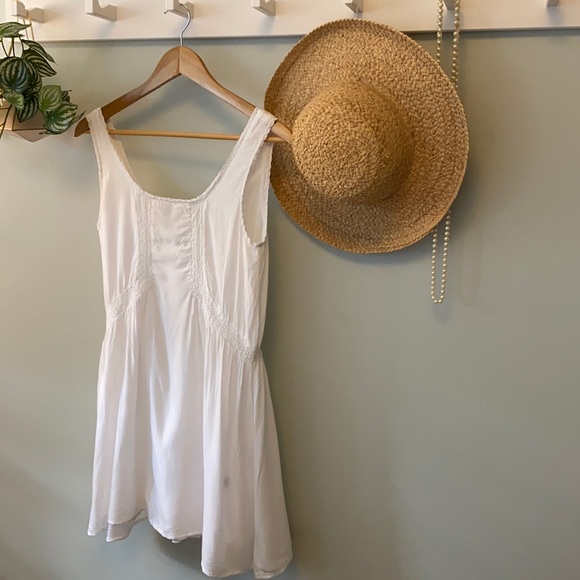 Volcom Dresses & Skirts - White Sun Dress ❤️